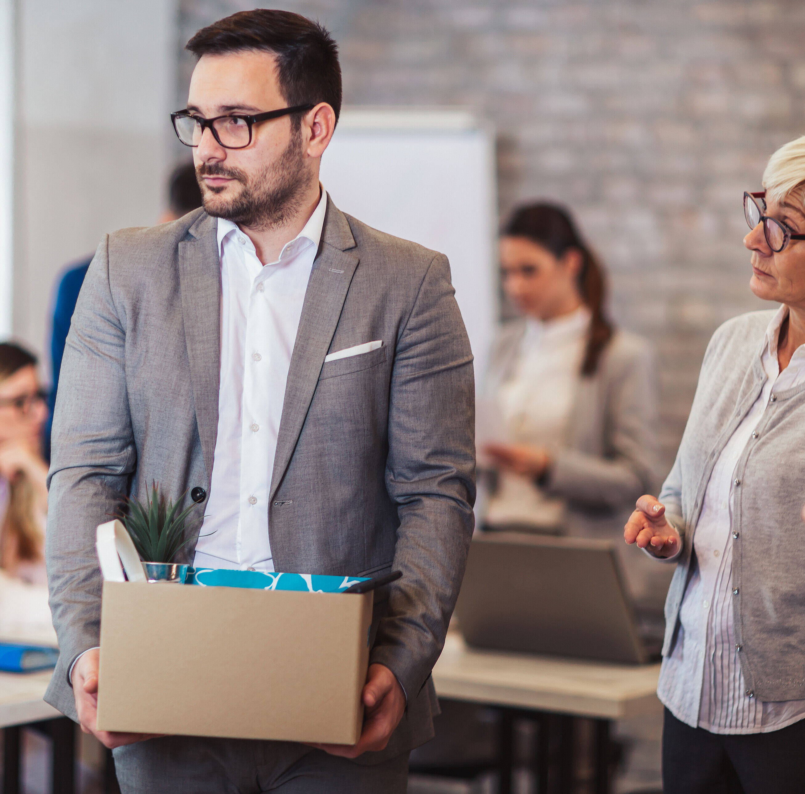 Licenciement-avec-libération-de-l’obligation-de-travailler