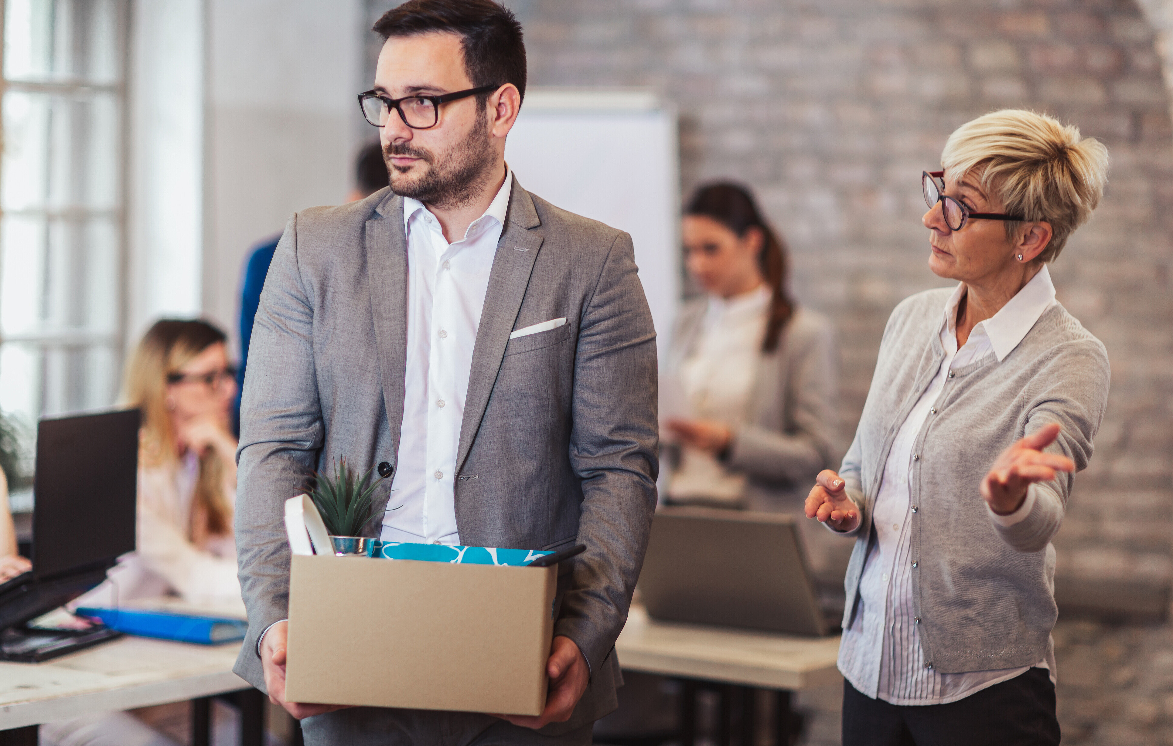 Licenciement-avec-libération-de-l’obligation-de-travailler
