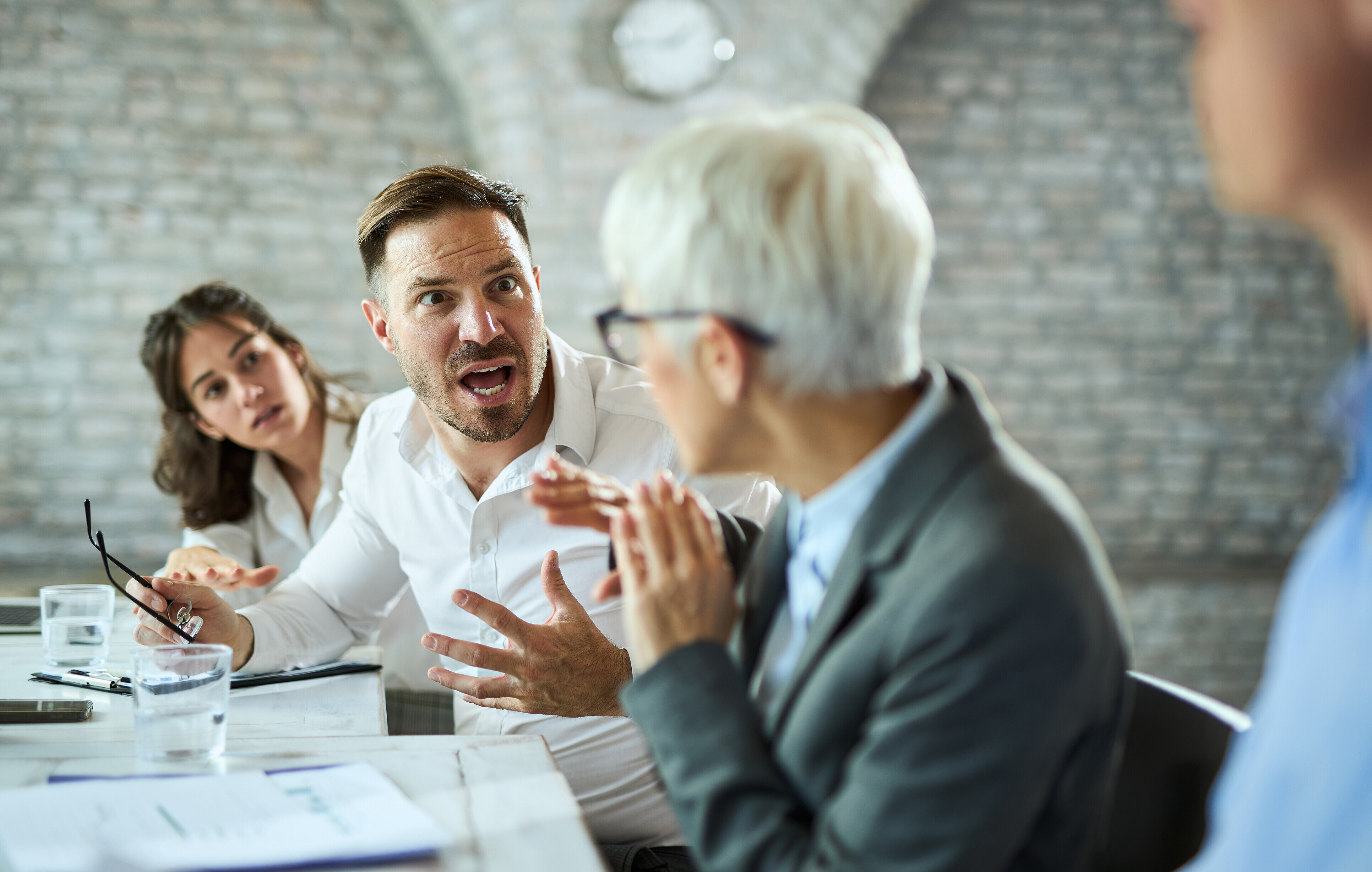 Comportement agressif des employés