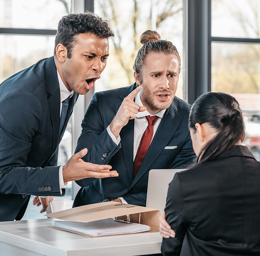 So stoppen Sie aggressives Mitarbeiterverhalten im Meeting