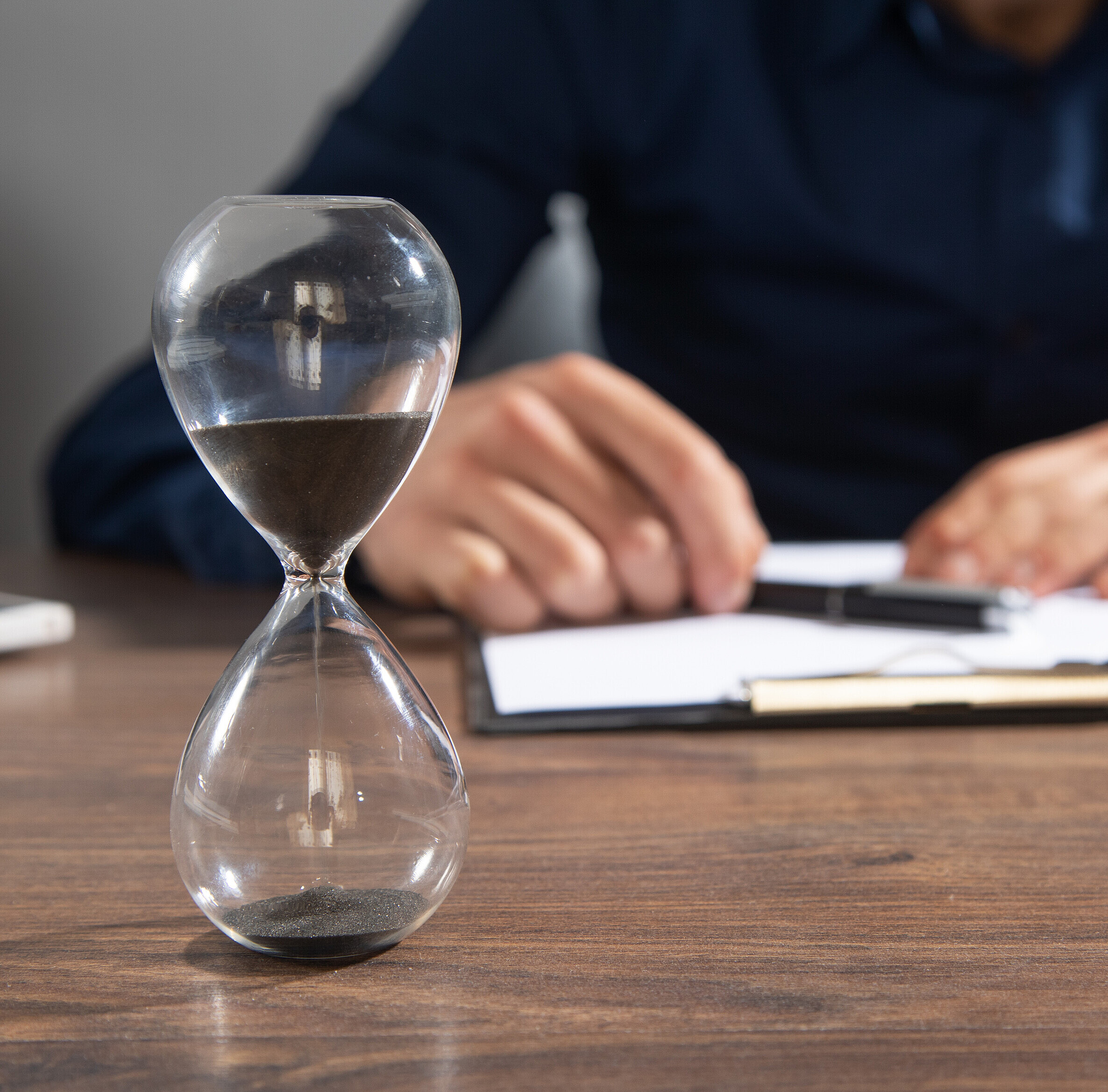 Überzeit vs Überstunden