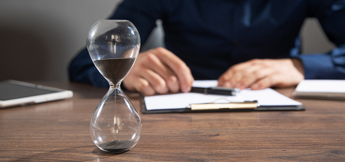 Überzeit vs Überstunden Überzeit vs Überstunden